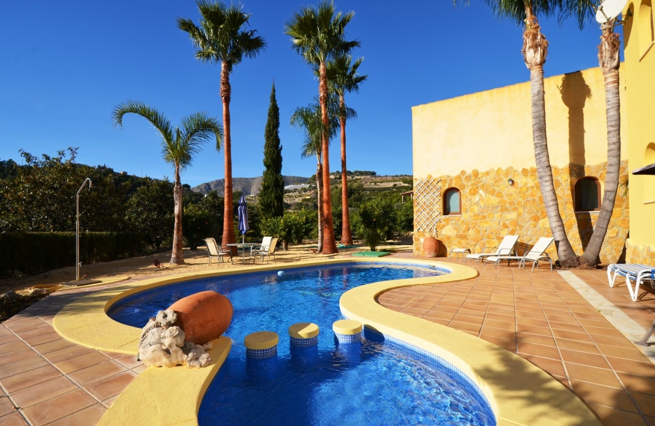 Herverkoop - Finca - Bolulla