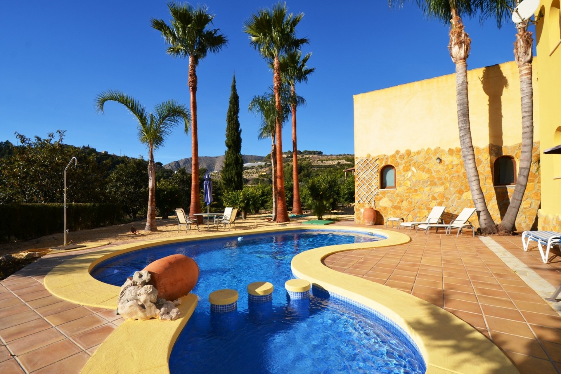 Herverkoop - Finca - Bolulla