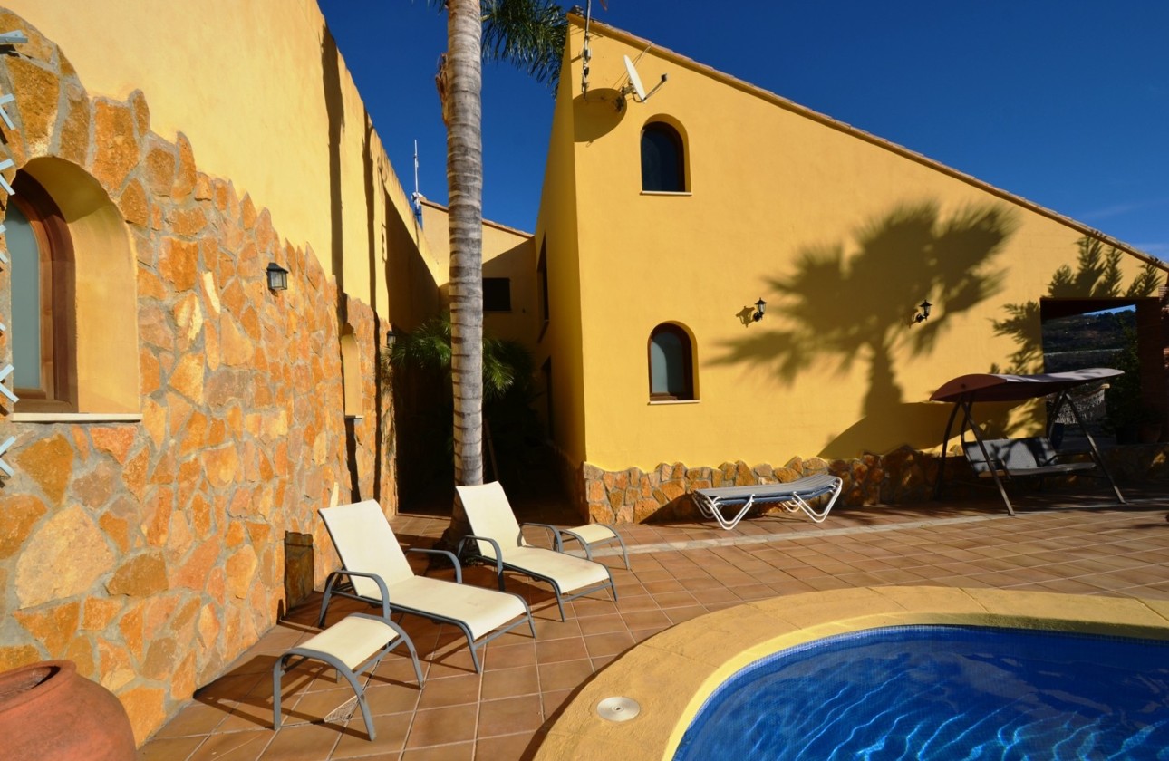 Herverkoop - Finca - Bolulla