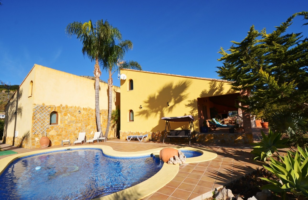 Herverkoop - Finca - Bolulla