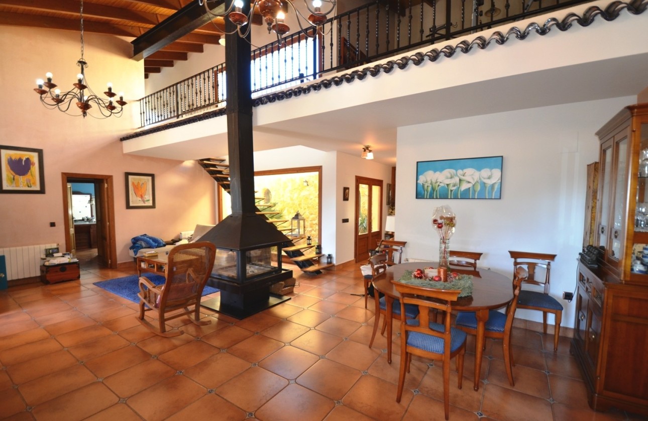 Herverkoop - Finca - Bolulla