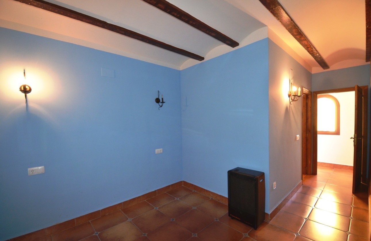 Herverkoop - Finca - Bolulla