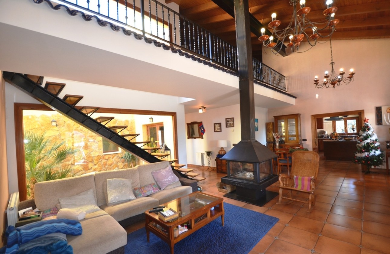 Resale - Finca - Bolulla
