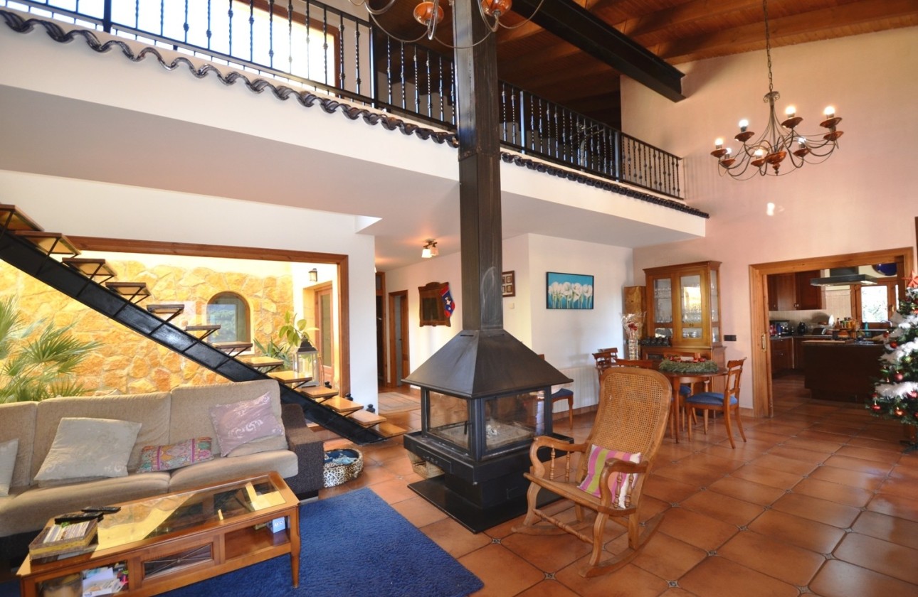 Resale - Finca - Bolulla