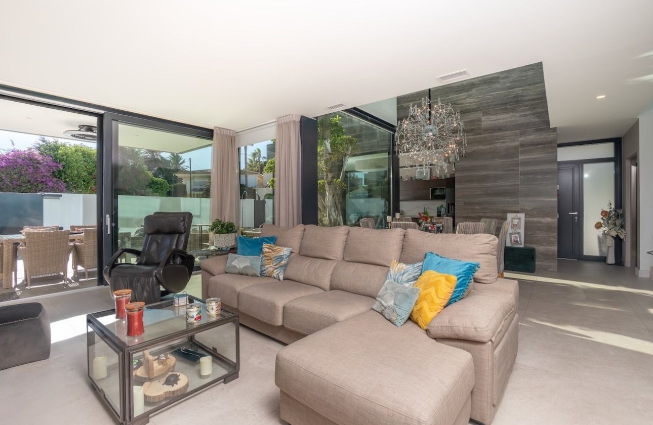 Resale - Villa - Albir