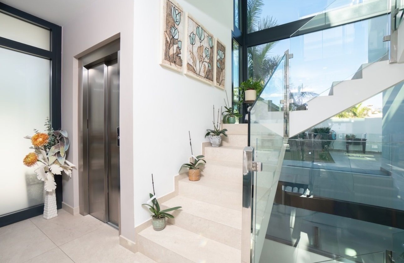 Resale - Villa - Albir