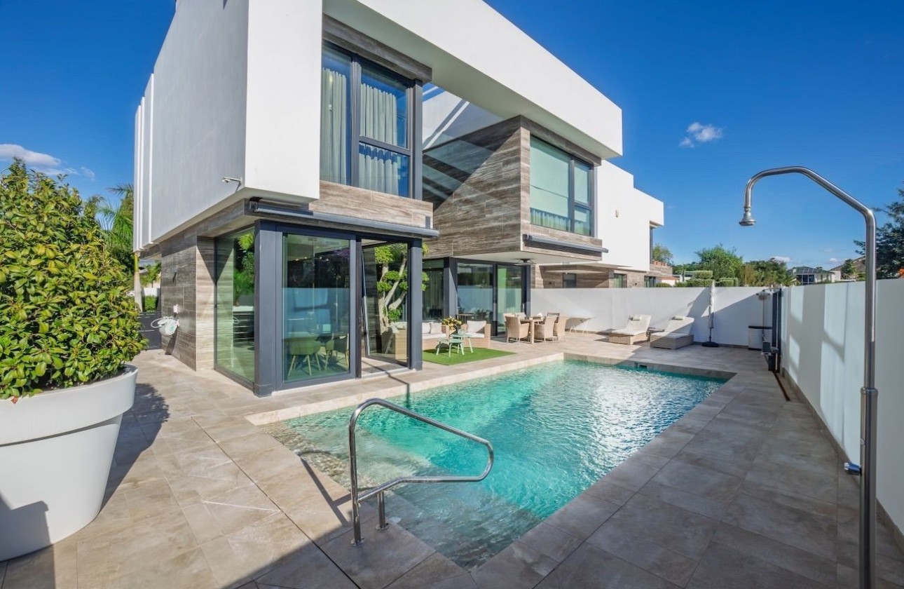 Resale - Villa - Albir