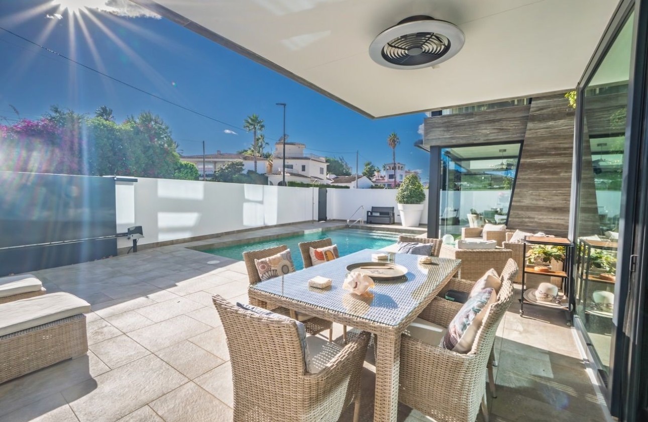 Resale - Villa - Albir