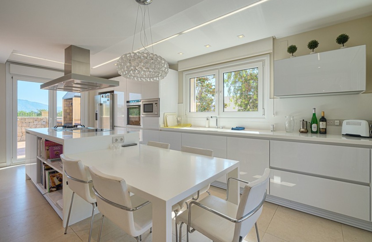 Resale - Villa - Albir
