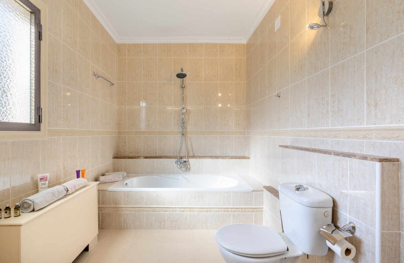 Resale - Villa - Alfas del Pí