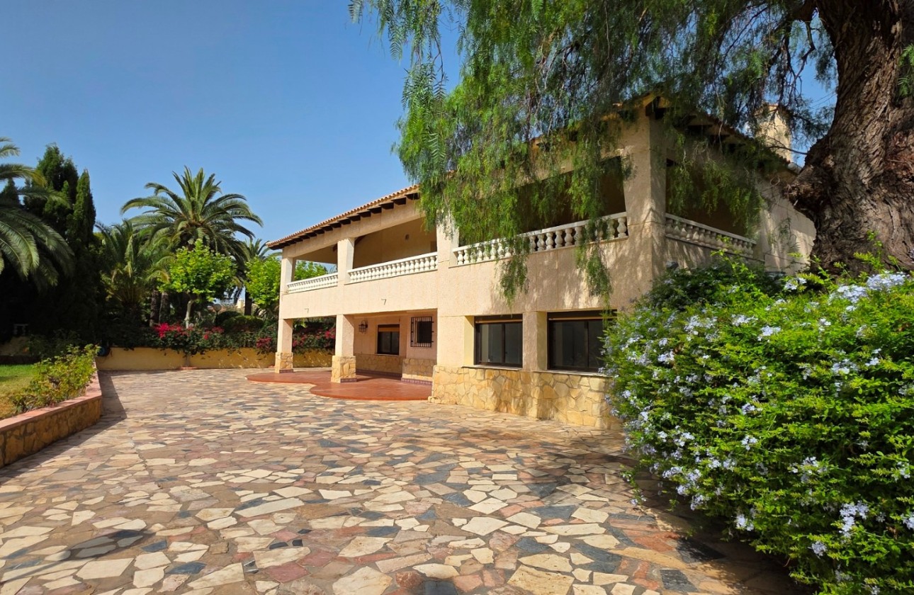 Resale - Villa - Alfas del Pí