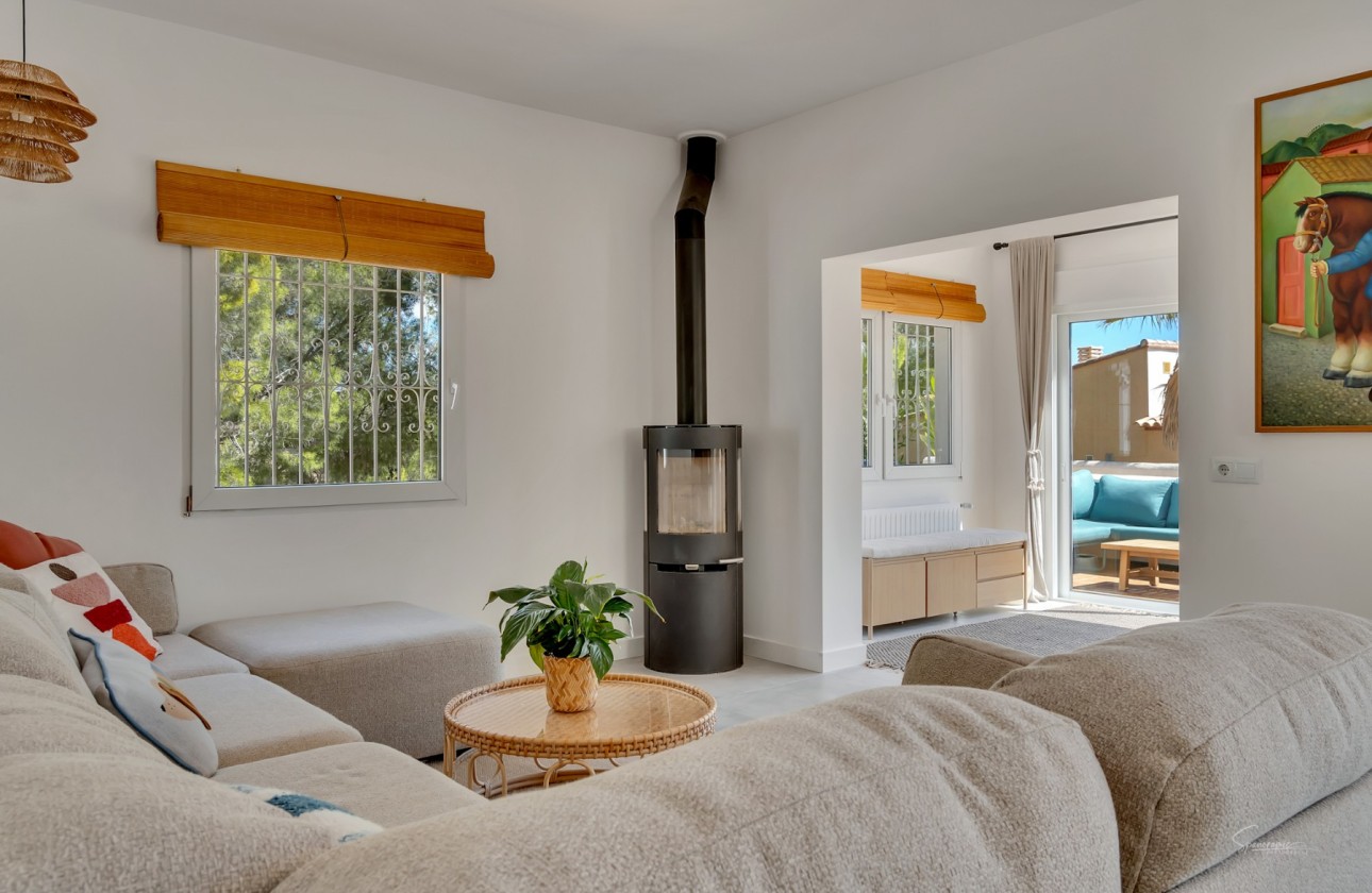 Resale - Villa - Altea