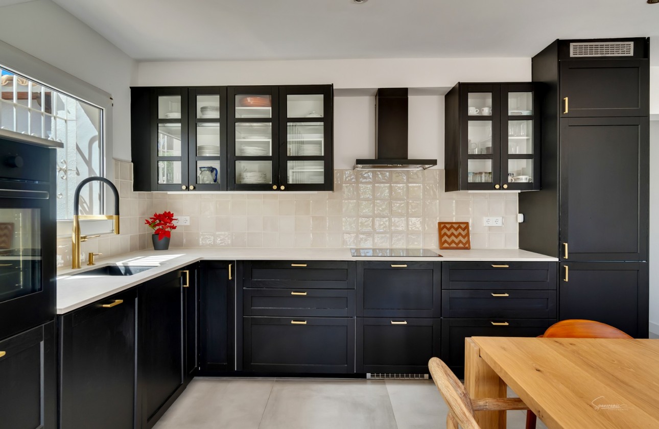 Resale - Villa - Altea