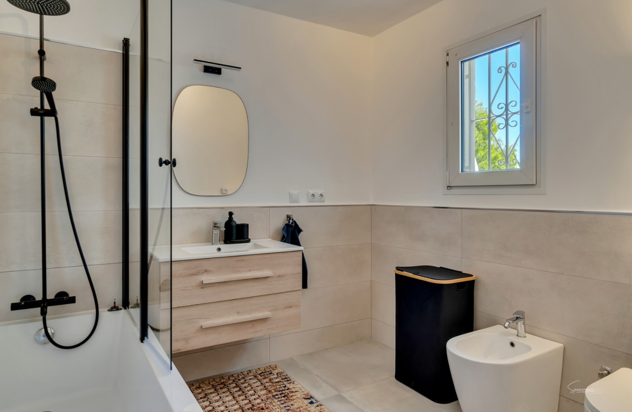 Resale - Villa - Altea