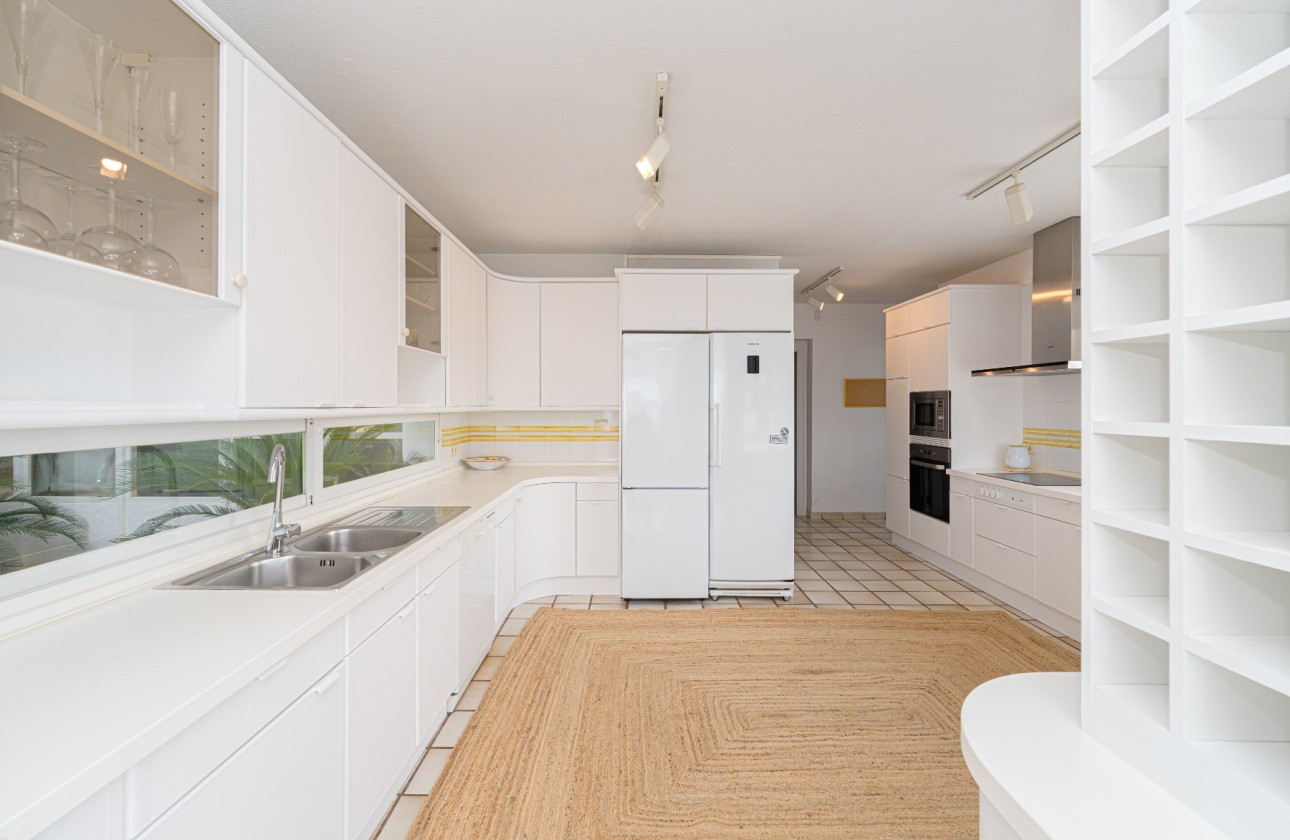 Resale - Villa - Altea