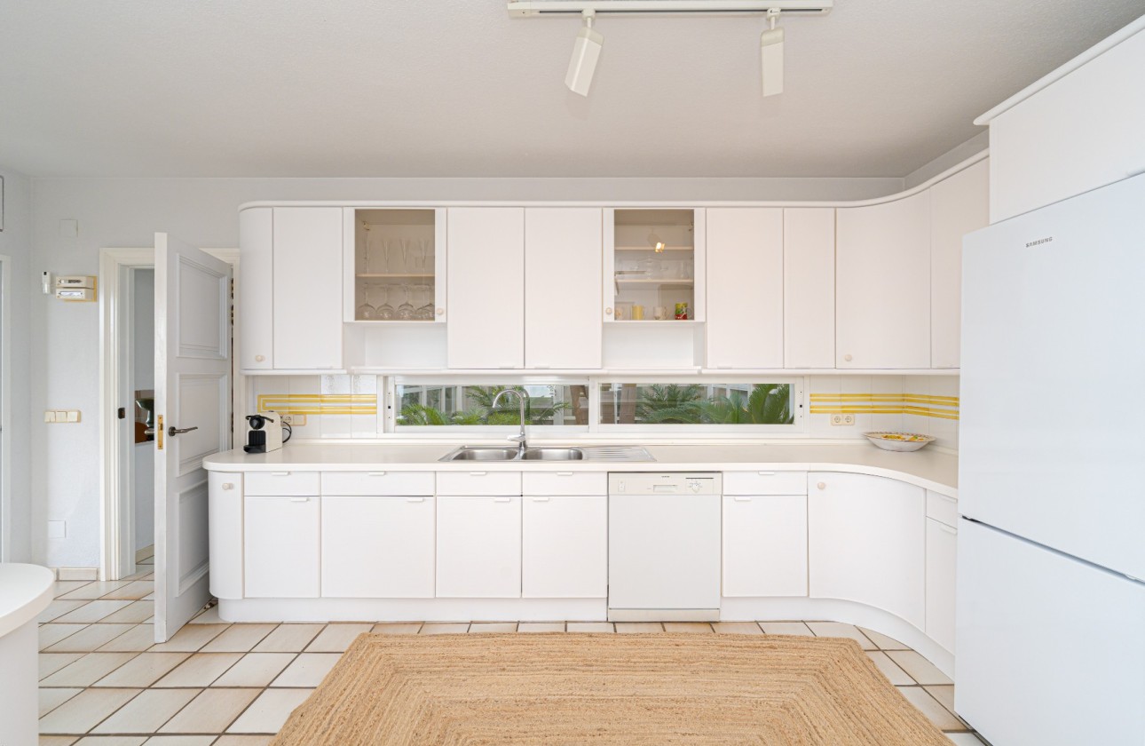 Resale - Villa - Altea