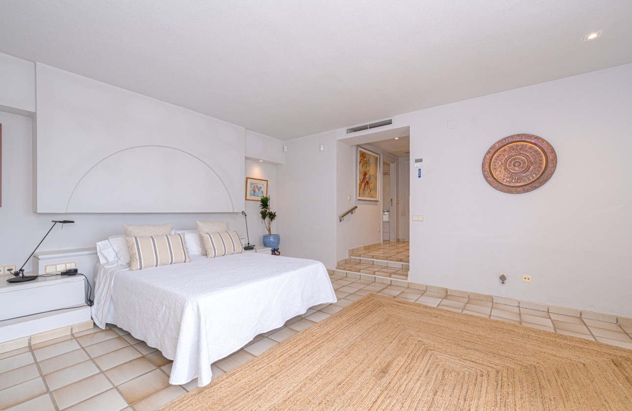 Resale - Villa - Altea