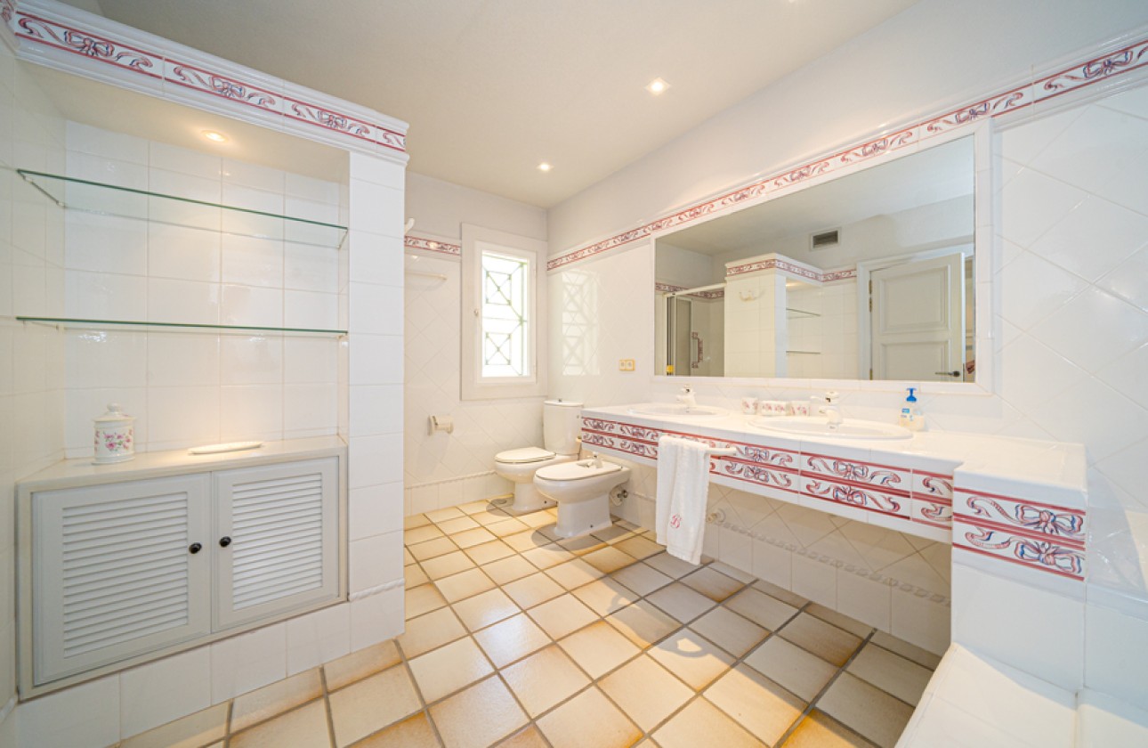 Resale - Villa - Altea