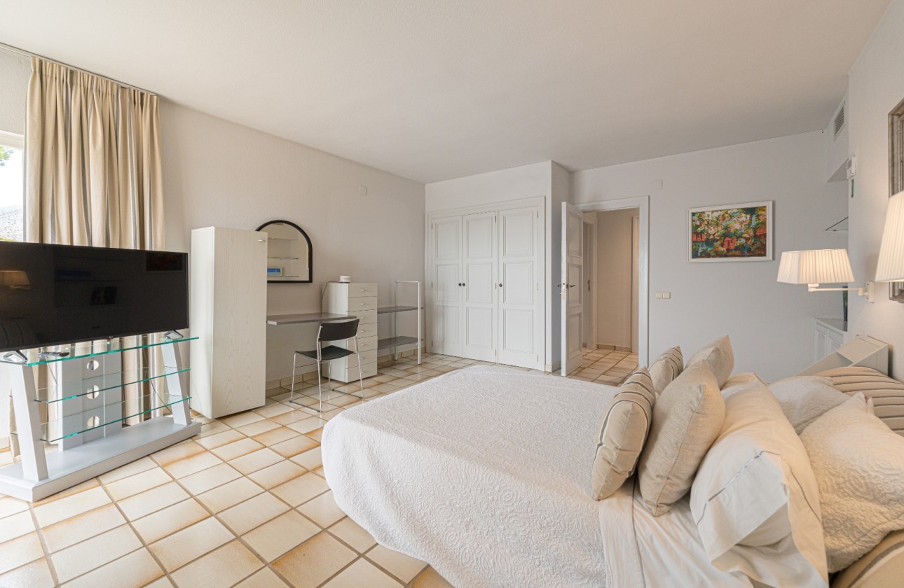 Resale - Villa - Altea