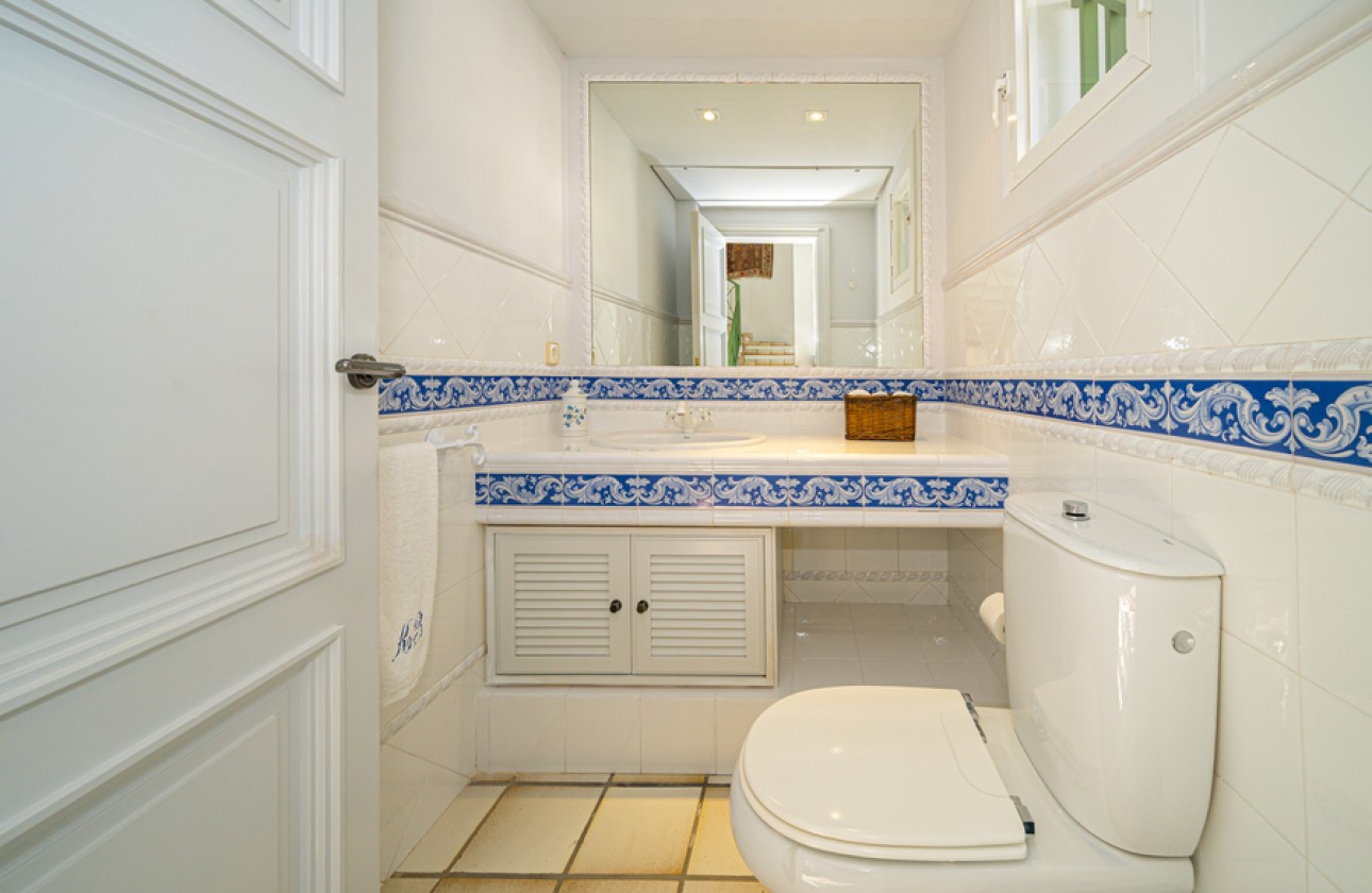 Resale - Villa - Altea