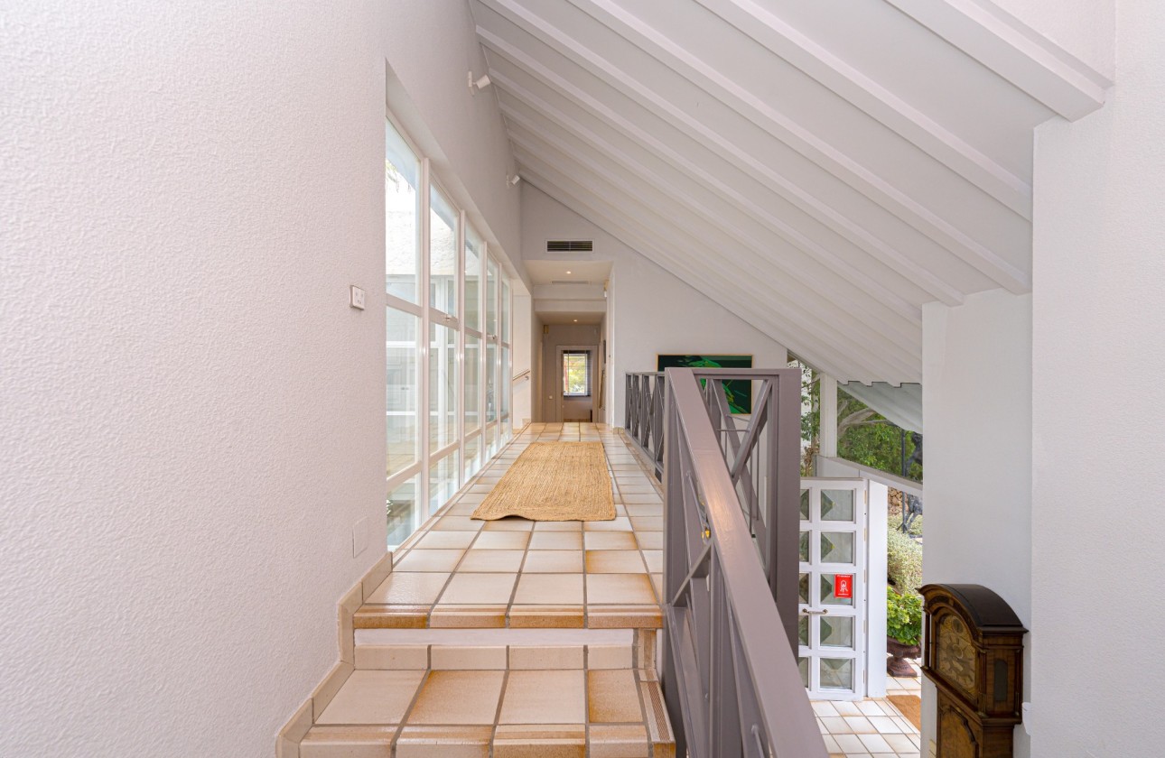 Resale - Villa - Altea