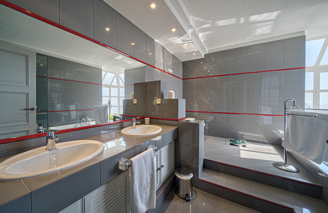 Resale - Villa - Altea