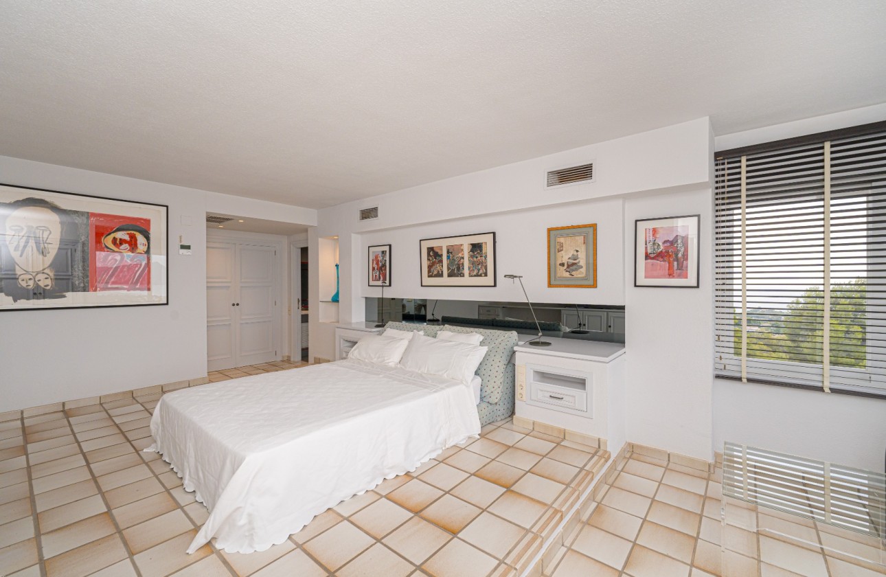 Resale - Villa - Altea