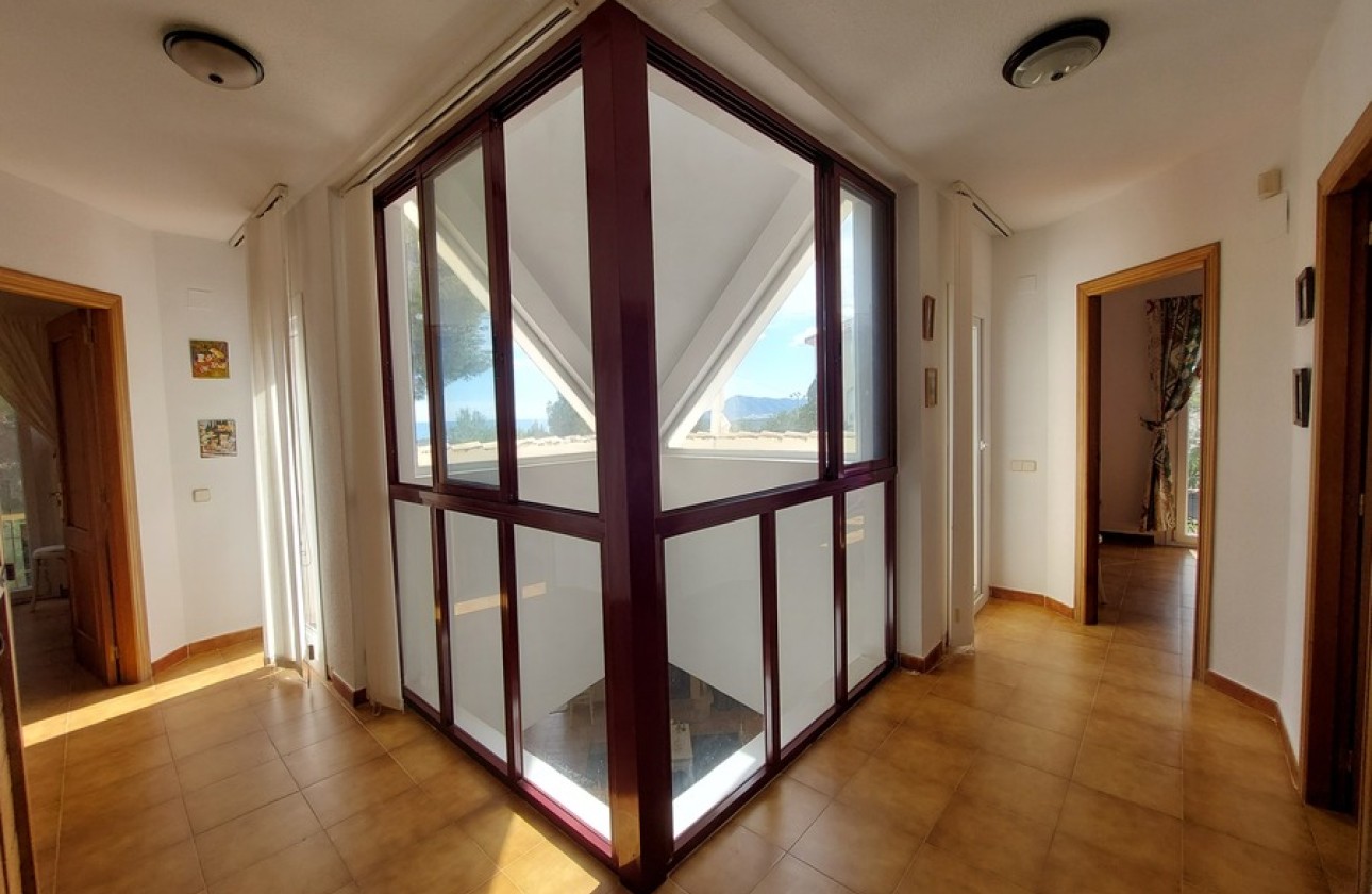 Resale - Villa - Altea