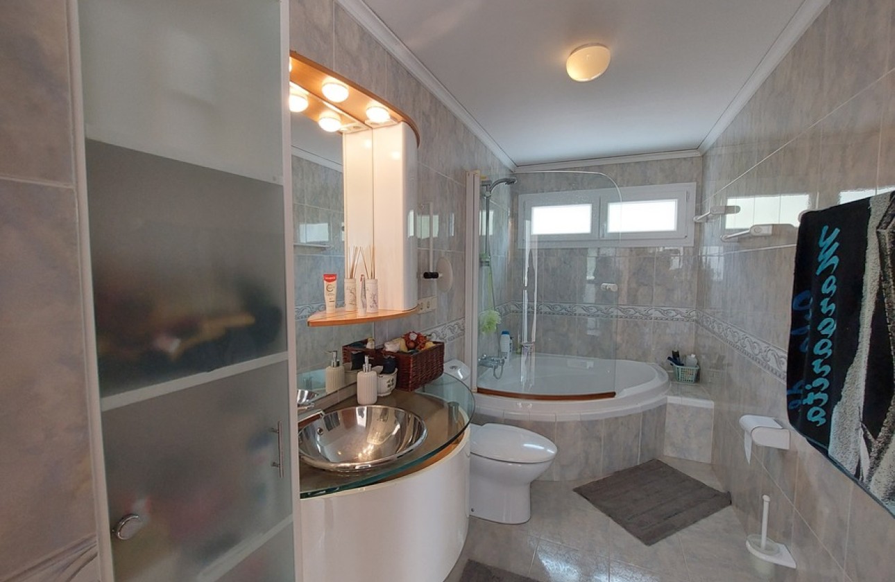 Resale - Villa - Altea