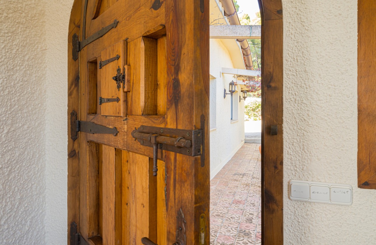 Resale - Villa - Altea