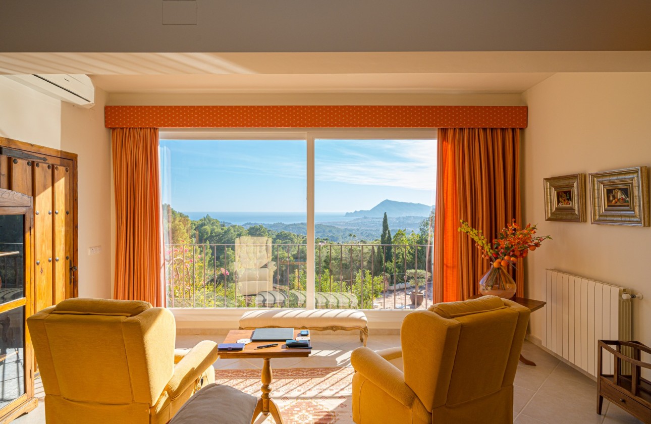 Resale - Villa - Altea