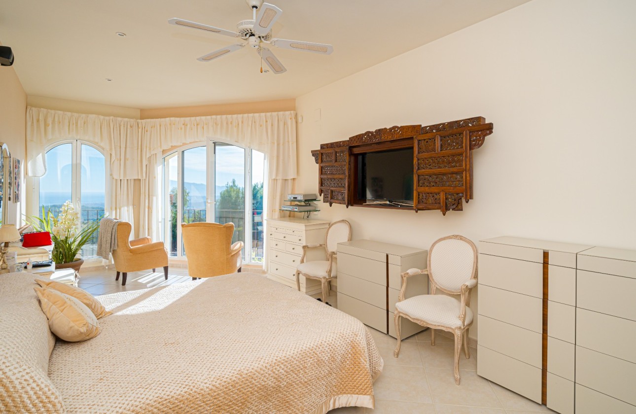 Resale - Villa - Altea