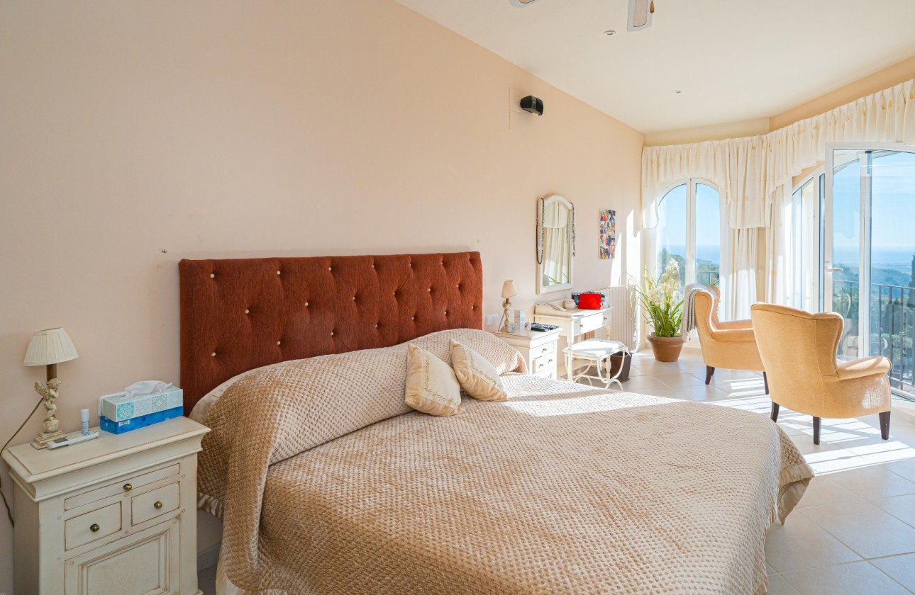 Resale - Villa - Altea