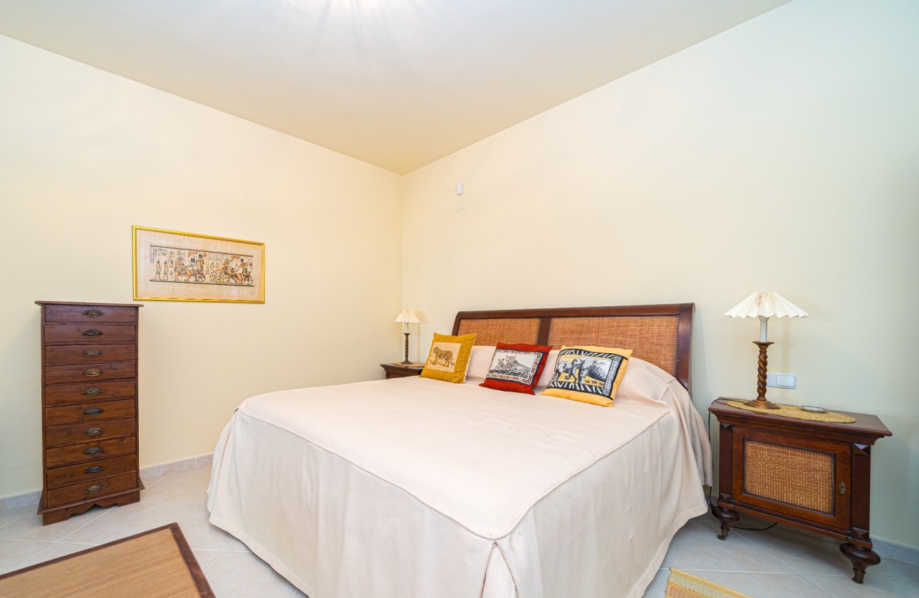 Resale - Villa - Altea