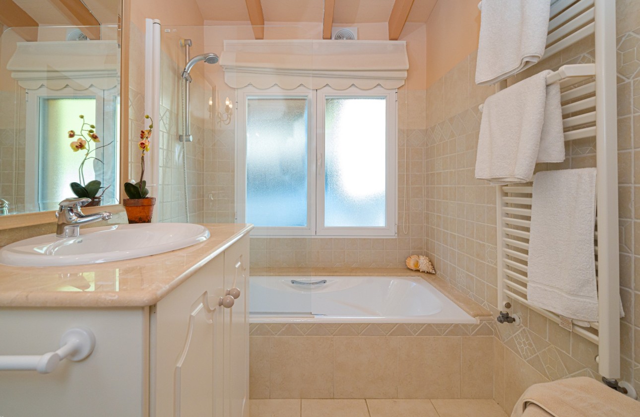 Resale - Villa - Altea