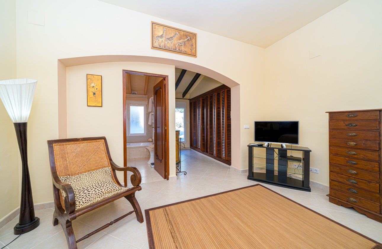 Resale - Villa - Altea