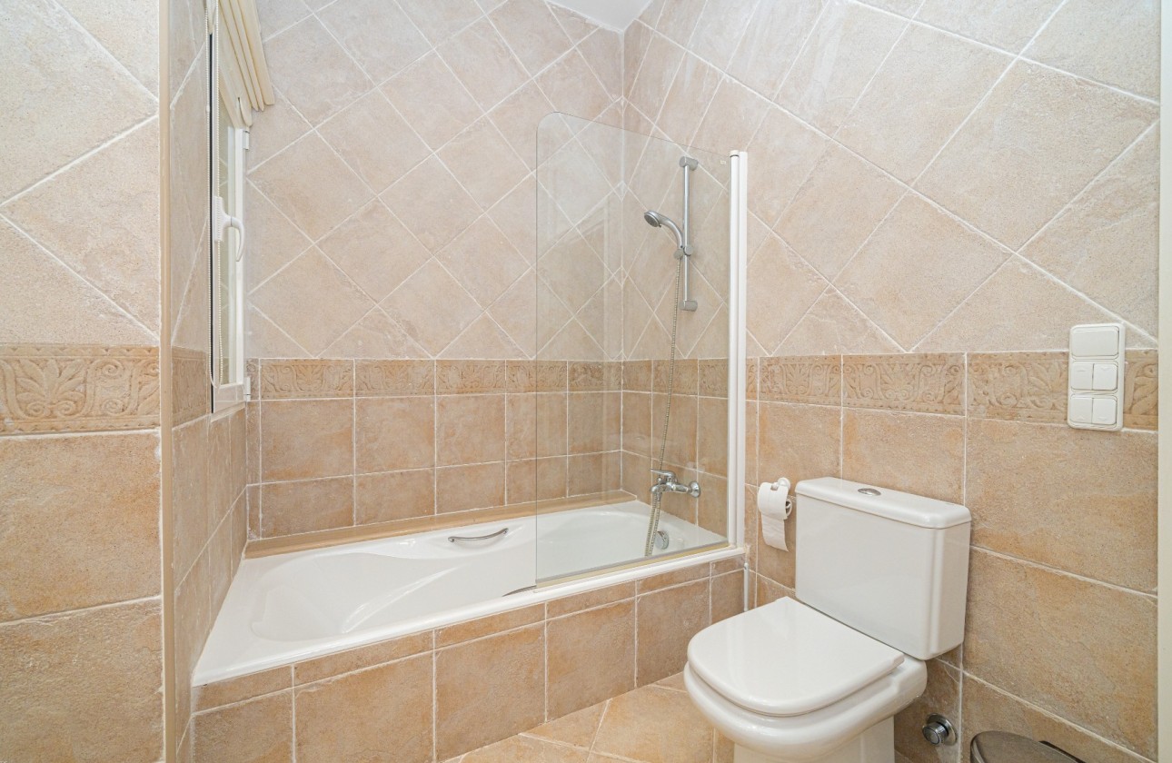 Resale - Villa - Altea