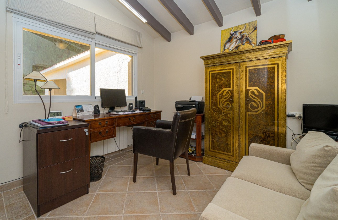 Resale - Villa - Altea