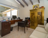 Resale - Villa - Altea