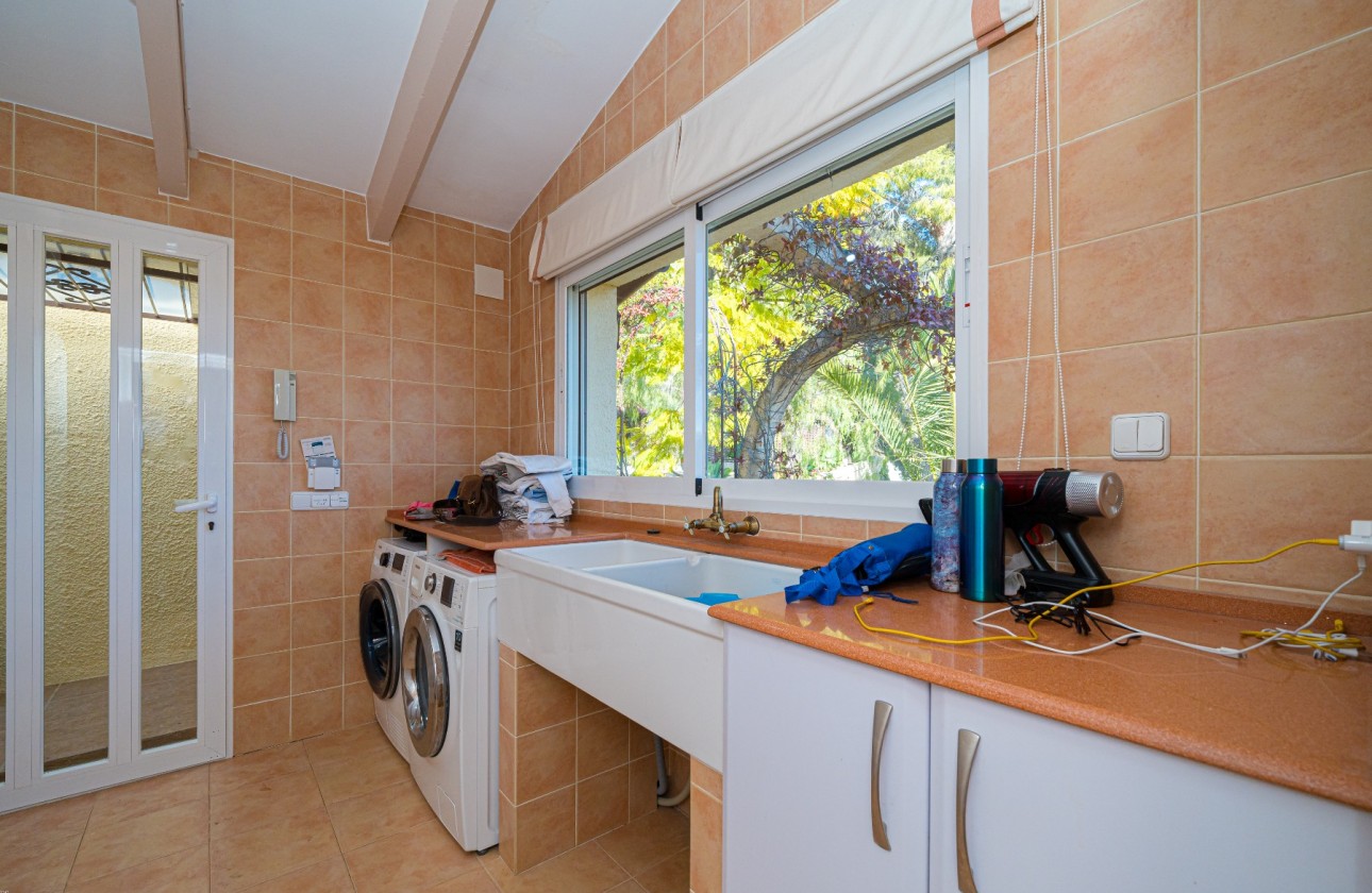 Resale - Villa - Altea