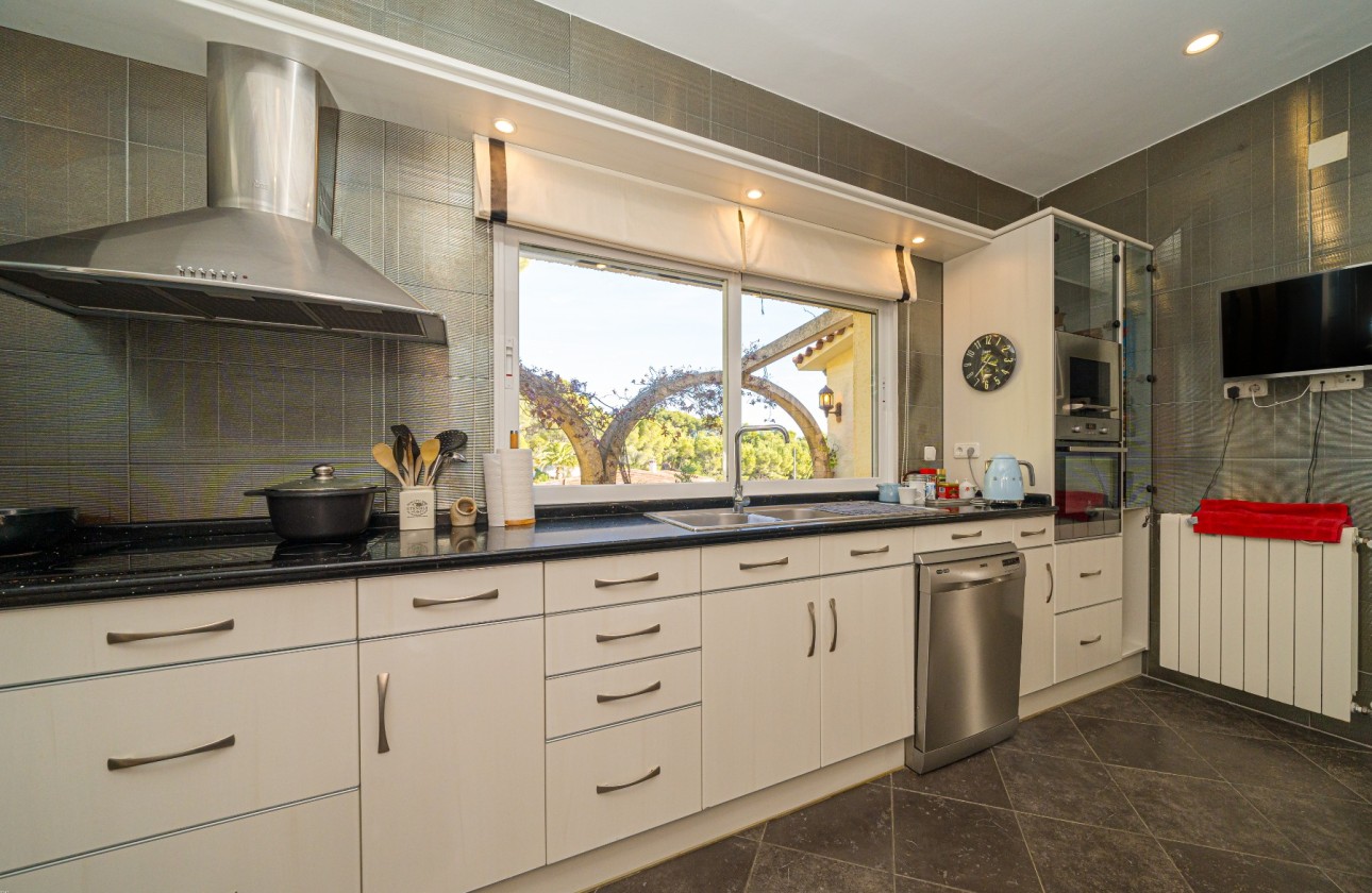 Resale - Villa - Altea