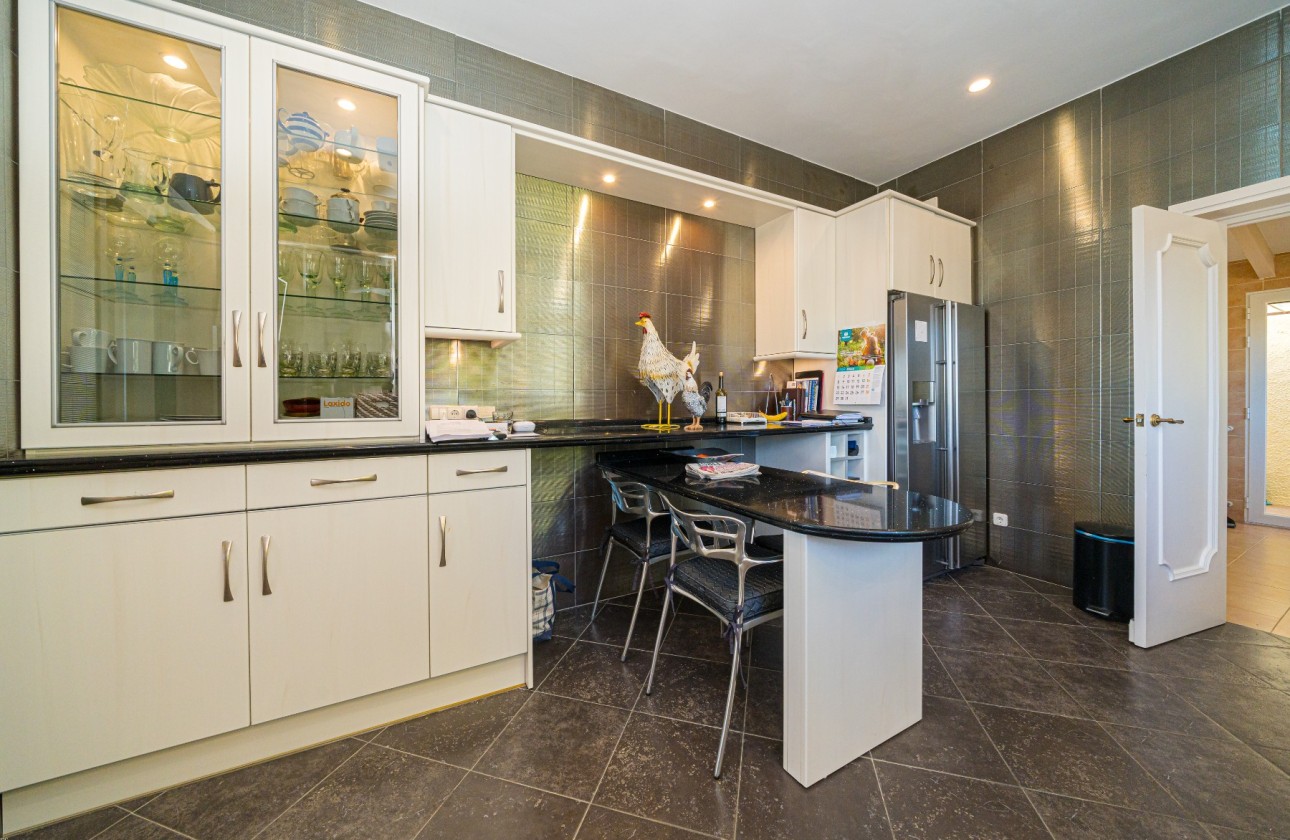 Resale - Villa - Altea