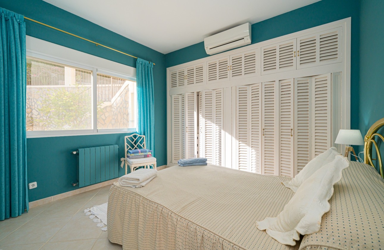 Resale - Villa - Altea