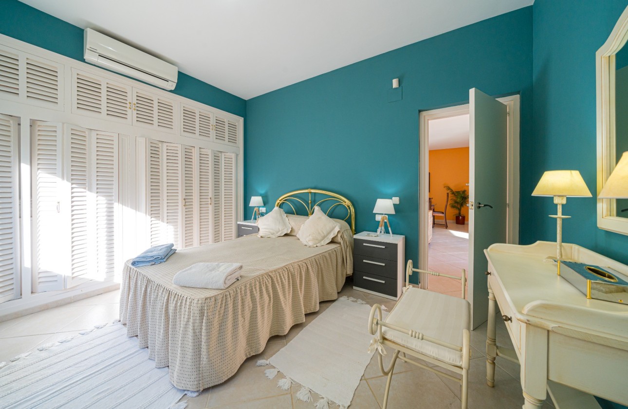 Resale - Villa - Altea