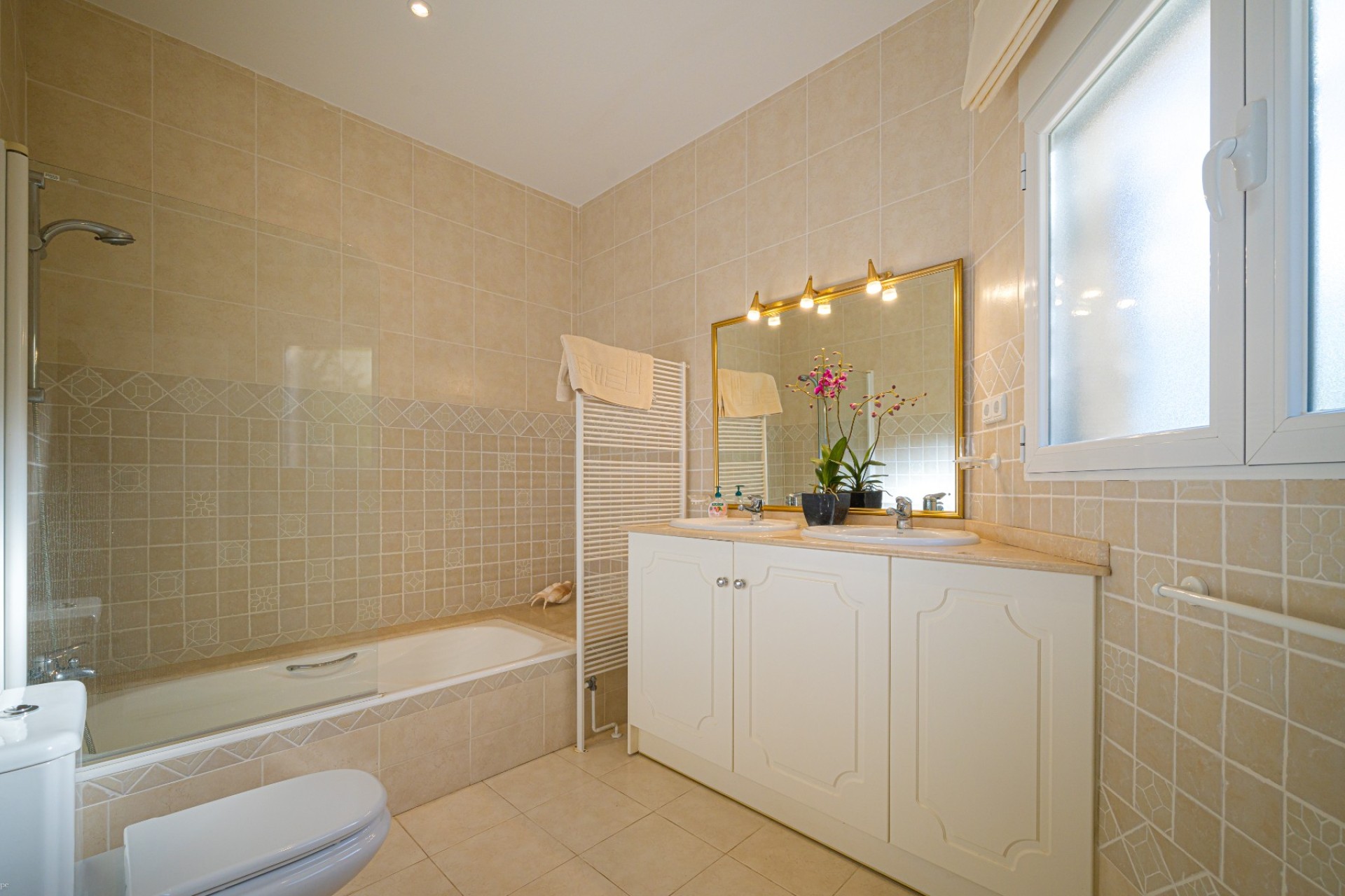 Resale - Villa - Altea