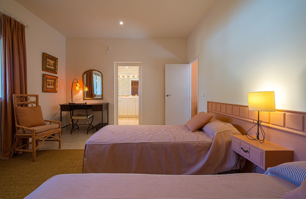 Resale - Villa - Altea