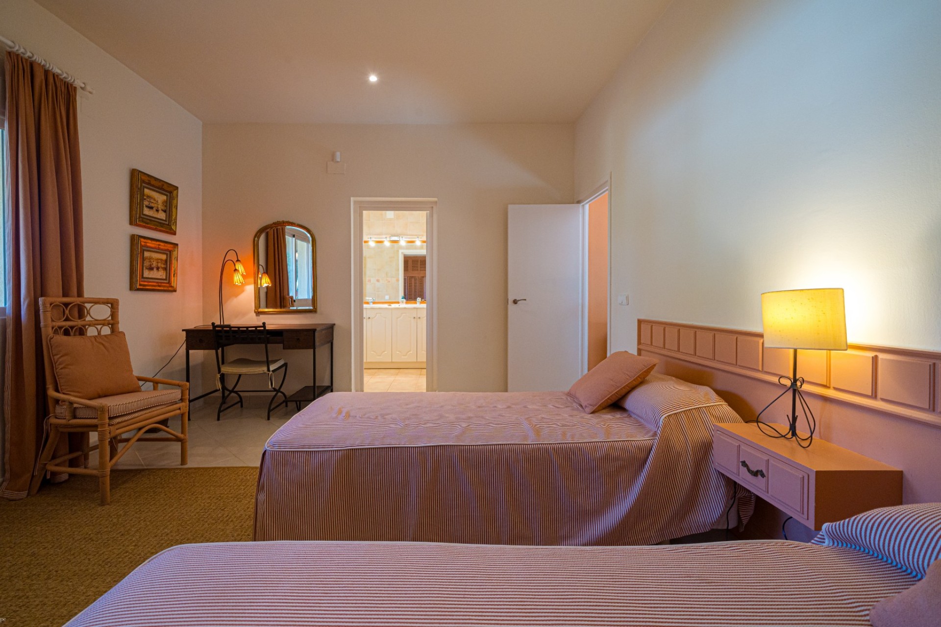 Resale - Villa - Altea