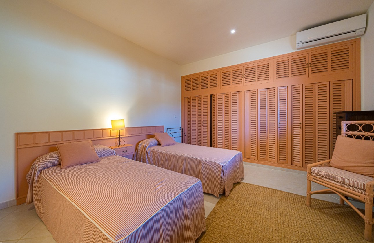 Resale - Villa - Altea