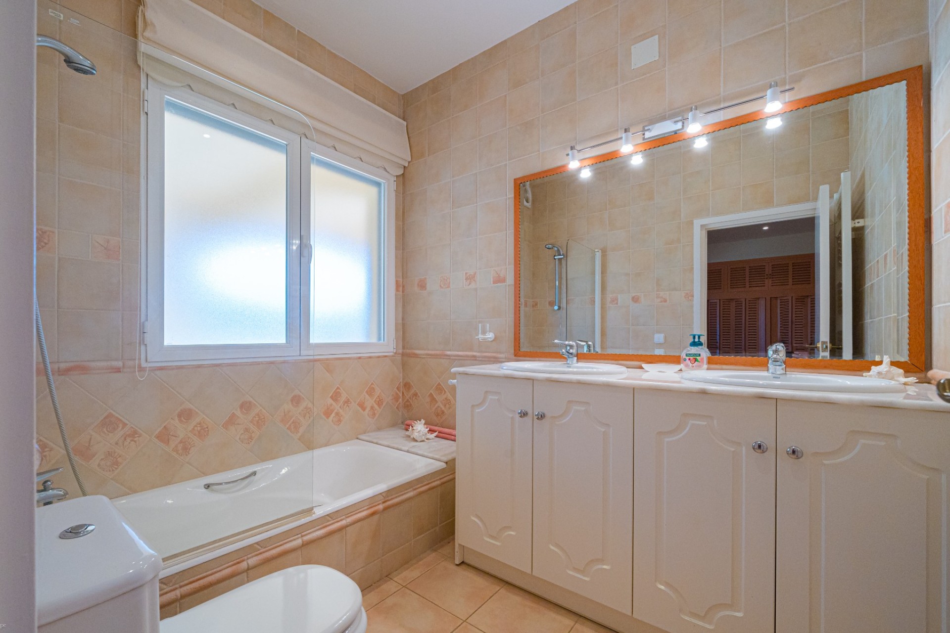 Resale - Villa - Altea