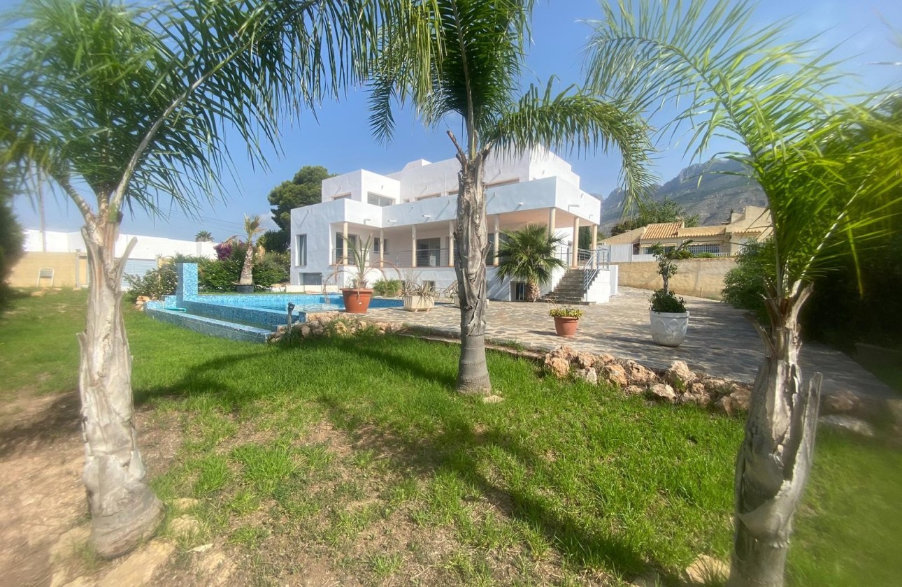 Resale - Villa - Altea